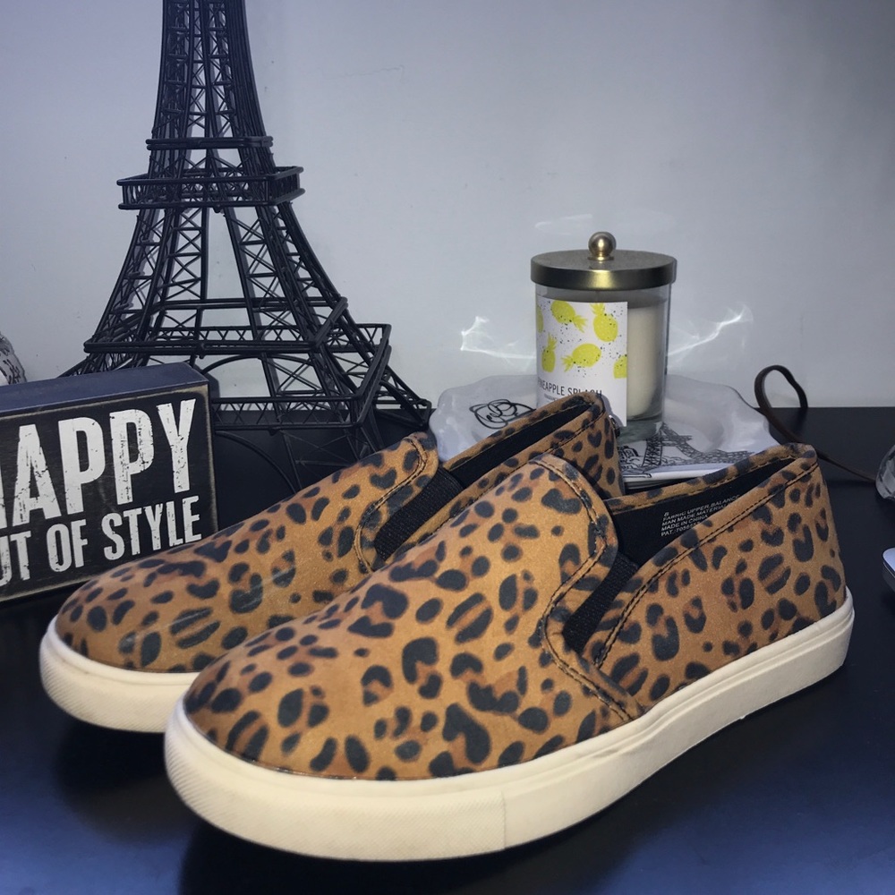 Super cute cheetah slide ons!!